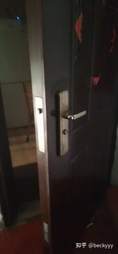 柜子锁住了没钥匙怎么办