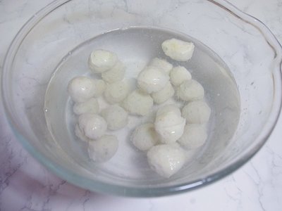 加冰块的肉丸制作方法