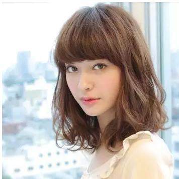 方脸女生发型