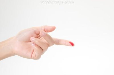 梦见自己手指流血