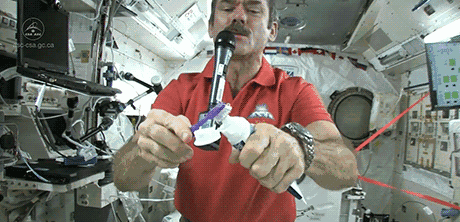 航天员在太空怎么刷牙