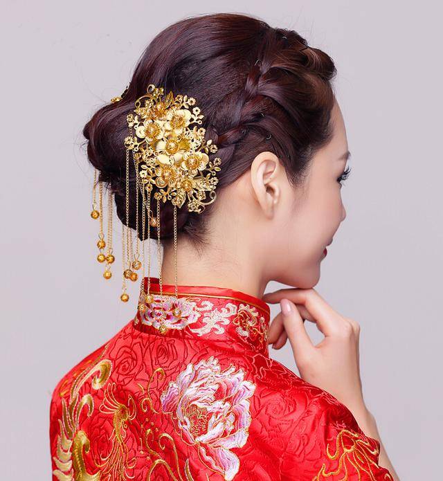 婚纱秀禾都适合的发型