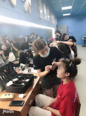 哪个化妆学校教的好