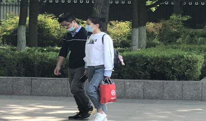 什么八字皮肤白