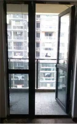 阳台门框