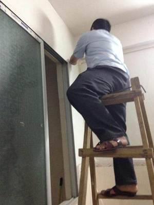 窗帘杆怎么卸下来图解