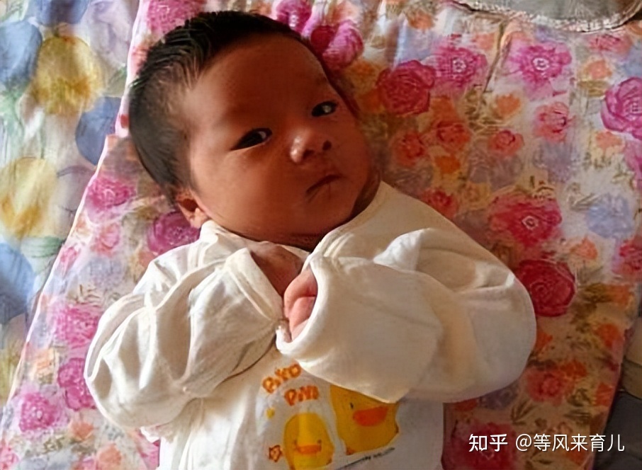 孩子几个月可以竖抱