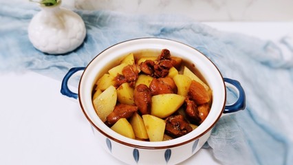 土豆焖鸭图片