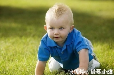 一般小孩子几个月会爬
