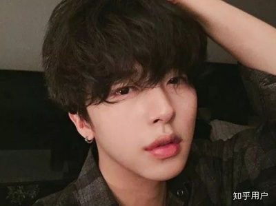 男生鸡窝头发型