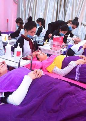 美容学校化妆