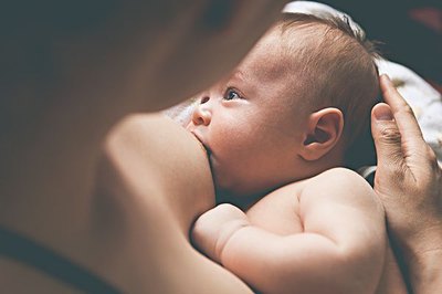 一个月新生儿吃多少毫升母乳