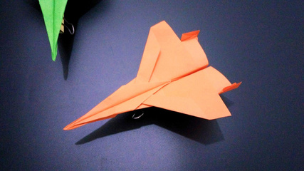 回寻折纸飞机教程视频下载