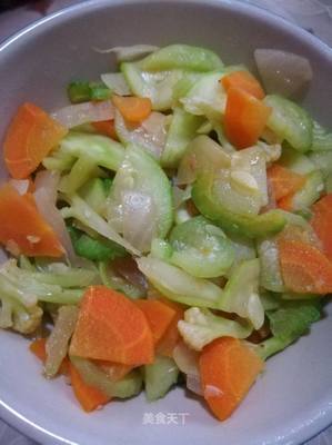 丝瓜和胡萝卜能一起吃吗