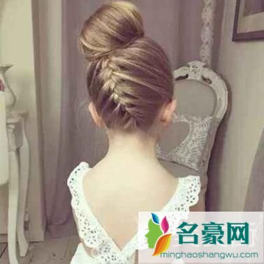 简单的女孩发型扎法