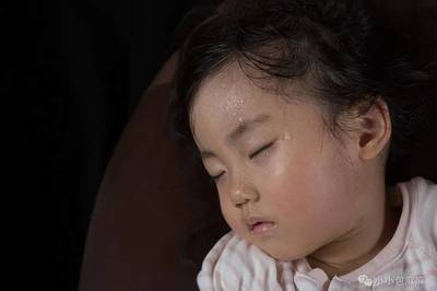 小孩半夜出汗是怎么回事