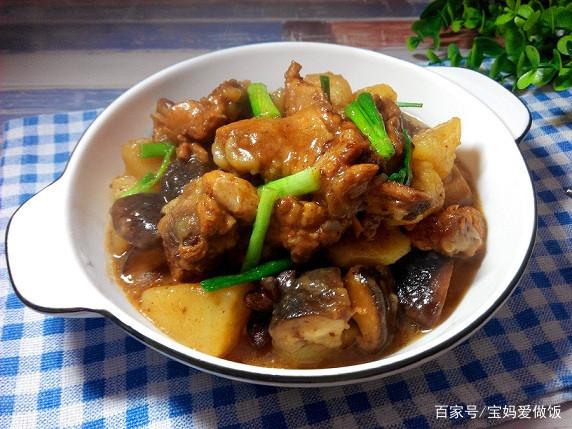 香菇鸡肉炖土豆