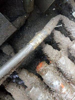 破碎锤油管安装教程