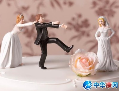梦见第三者在自己面前