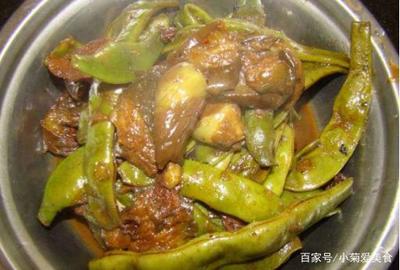 东北猪肉炖豆角的做法