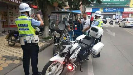 二轮摩托车载人规定