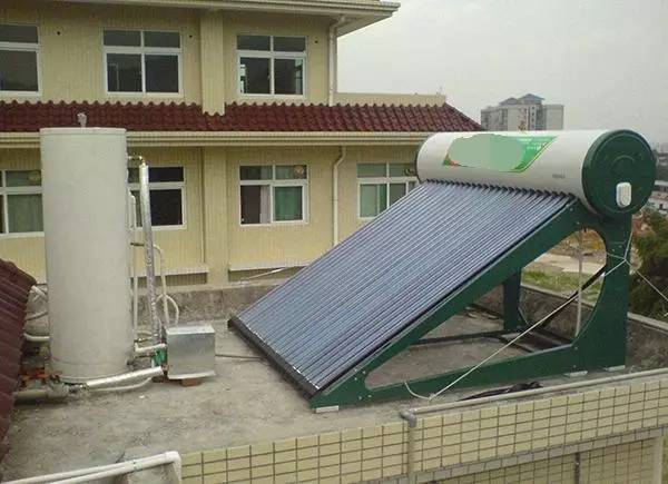 拆掉太阳能换电热水器