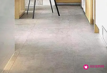 地板砖怎么铺地毯