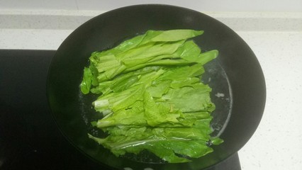 凉拌油麦菜用焯水吗