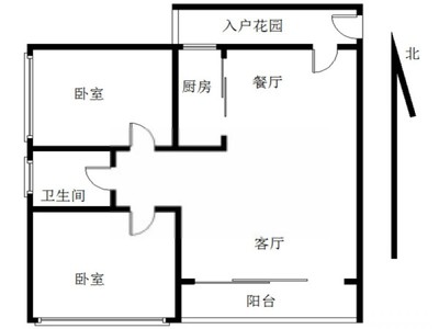 客厅与厨房和卫生间有道梁