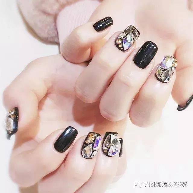 化妆美甲步骤