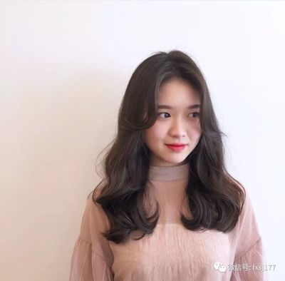 中长发帅气发型女生