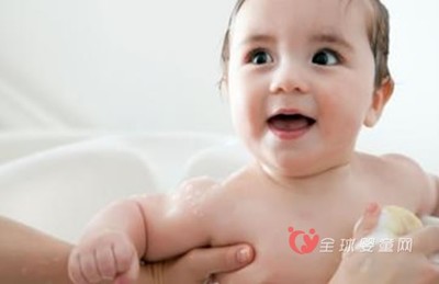 宝宝几个月可以洗澡
