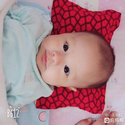 2个月宝宝吃手正常吗
