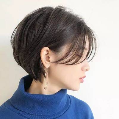 露耳短发发型女
