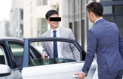 梦见自己开别人的车