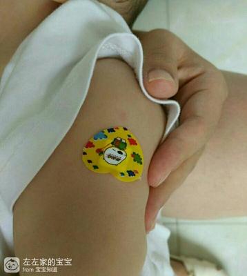8个月宝宝身上长了很多红点