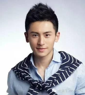 两边短中间长的男发型