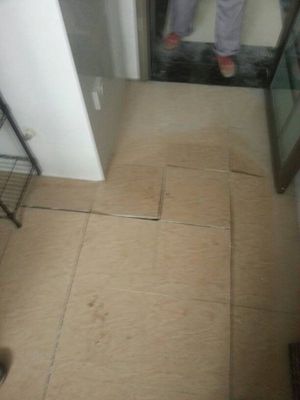地板砖起鼓怎么索赔