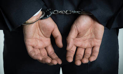 判刑无期正常坐几年