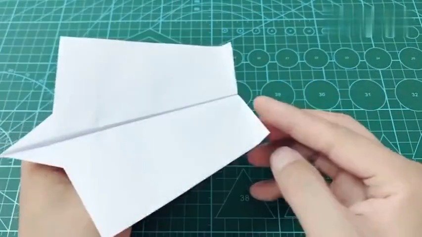 自动回旋纸飞机