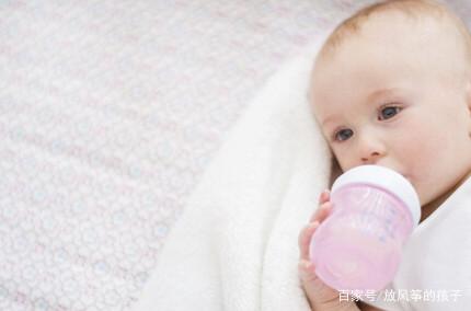 新生儿吃奶粉和母乳混合喂养