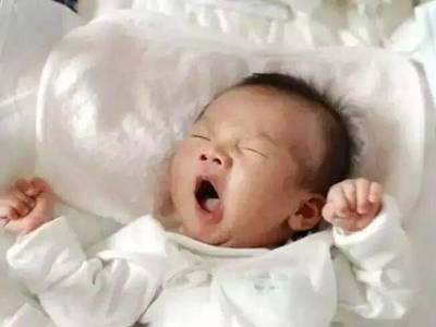 宝宝握拳头看智力