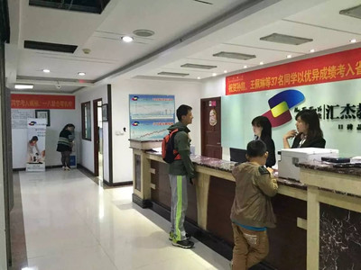 孩子上学要户口本吗