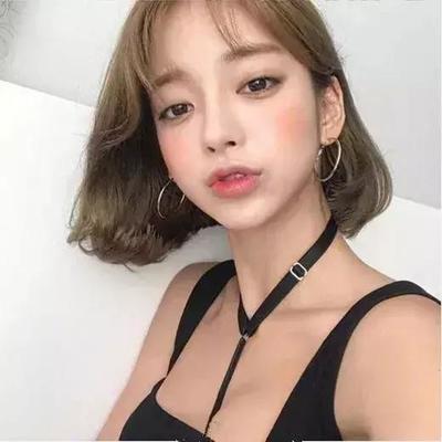 短发怎么扎显脸小