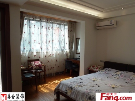 带阳台的卧室怎么挂窗帘