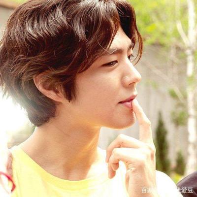 男生短发留长发的过程