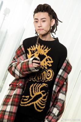嘻哈风发型女
