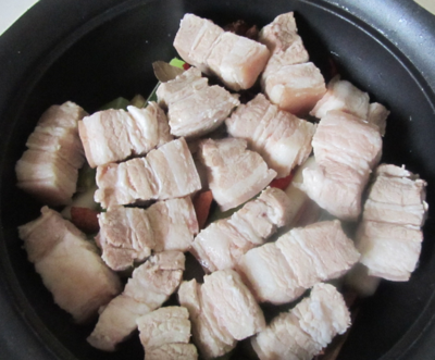 用焯水红烧肉