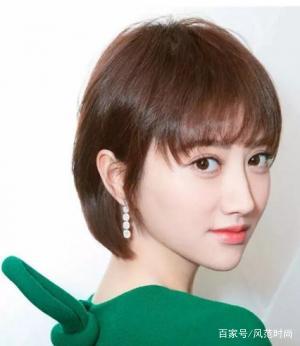 女生露耳短发