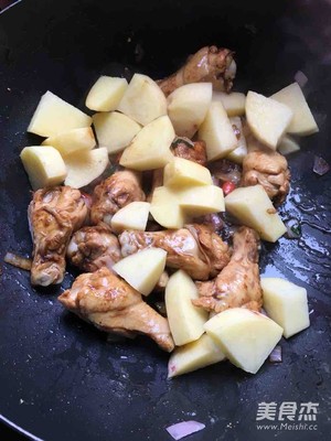土豆炖鸡腿怎么做好吃